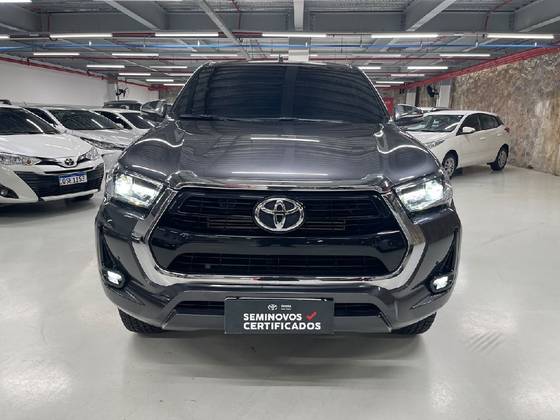 TOYOTA HILUX 2.8 D-4D TURBO DIESEL CD SRV 4X4 AUTOMÁTICO